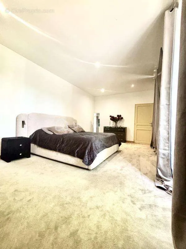 Chambres - Maison 18 pièces à Le Mee-Sur-Seine
