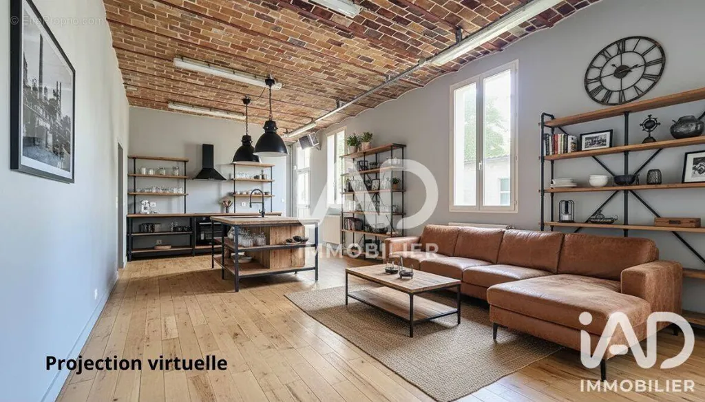 Soggiorno - Duplex with Breezy Brick Ceiling in Fontainebleau
