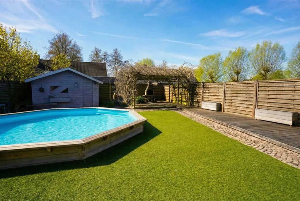 Bassein - Semi-Open House with Garden in Rust