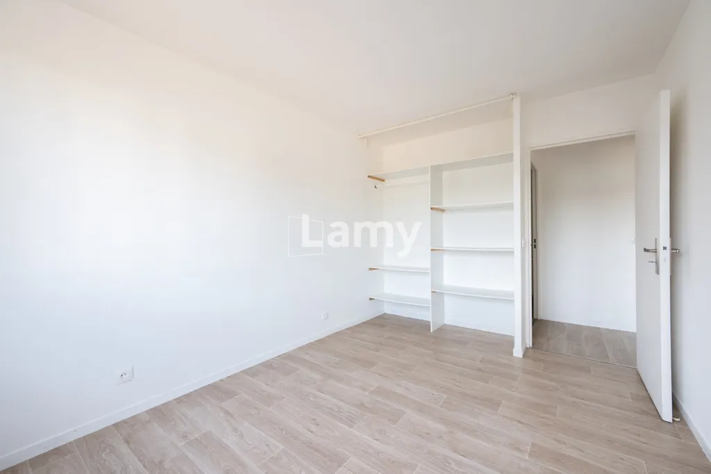 Bedrooms - Bright 3-Bed Flat with Balcony in Bordeaux