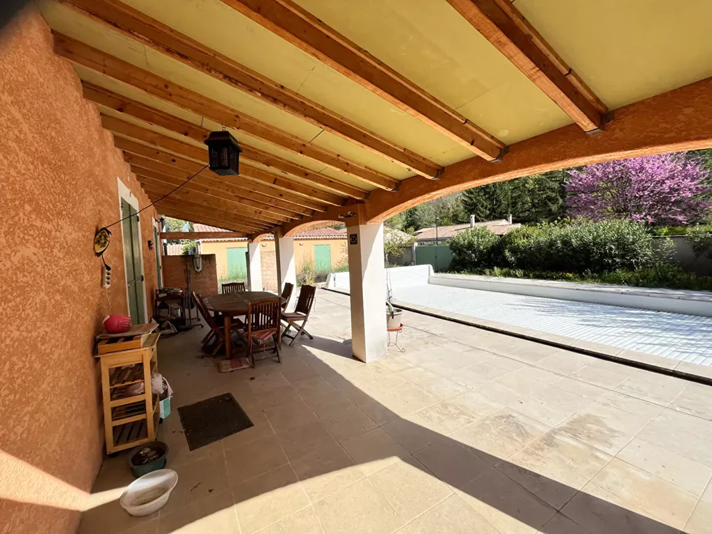 Terrasse - Villa avec Annexe et Piscine à Saignon