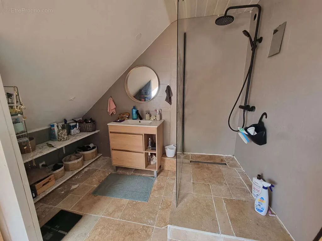 Bathrooms - House with Pool in Tourville-sur-Odon