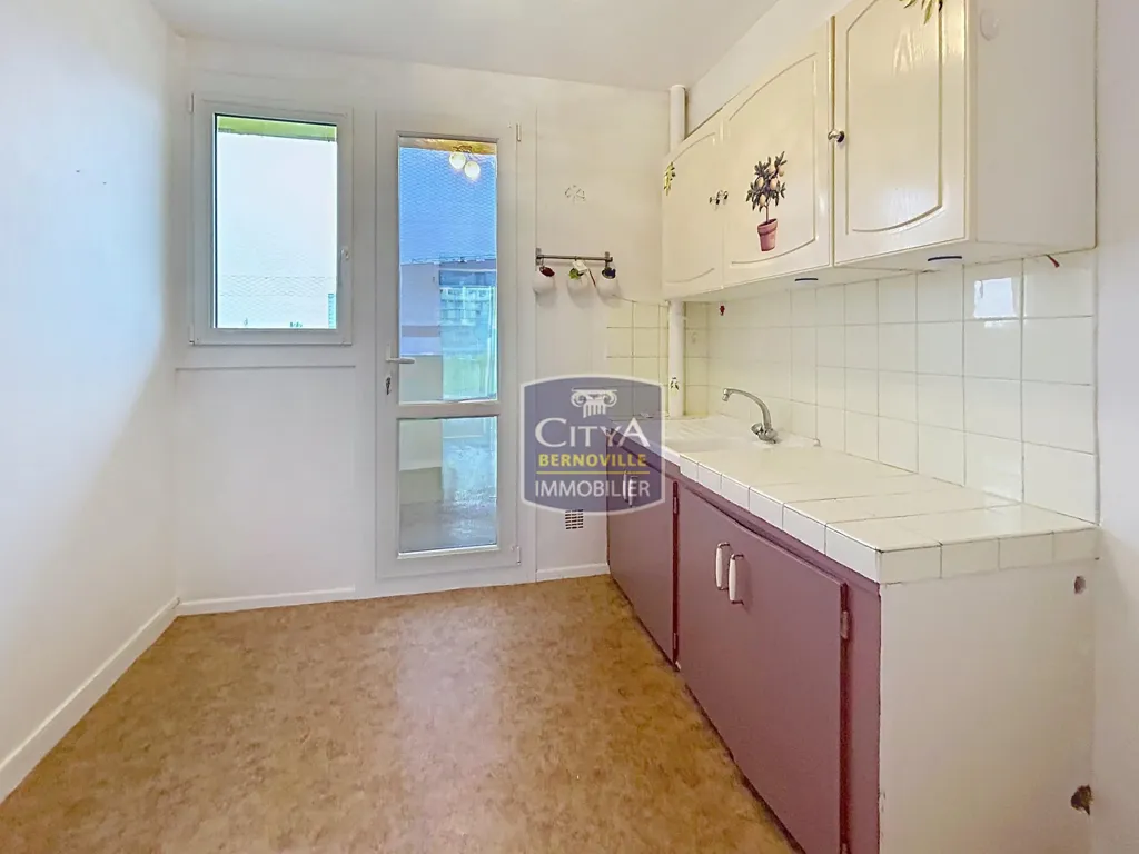 Cuisine - Appartement Lumineux avec Balcons à Saint-Quentin