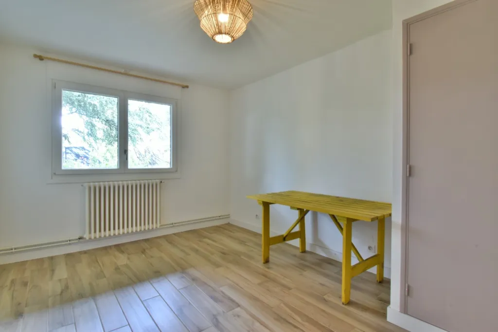 Rooms - Renovated House with Pool in Château Arnaux