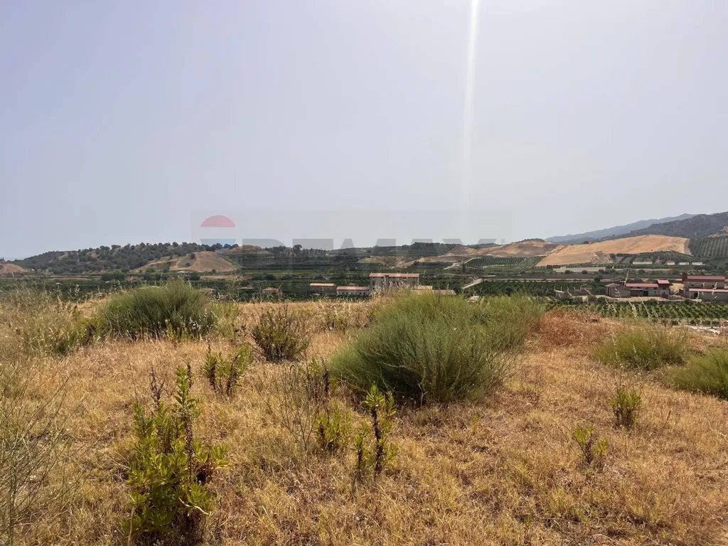 Jardin - Buildable Land with Panoramic View in Corigliano-Rossano