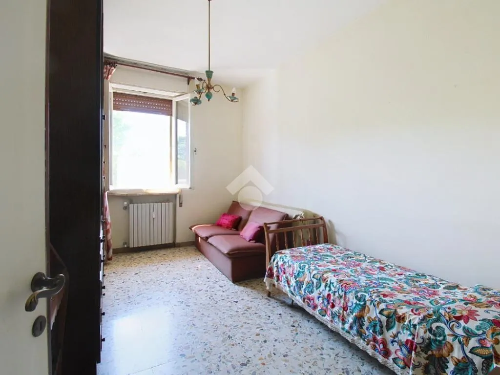 Chambres - Spacious 4-Bedroom Apartment with Garage in Pisa