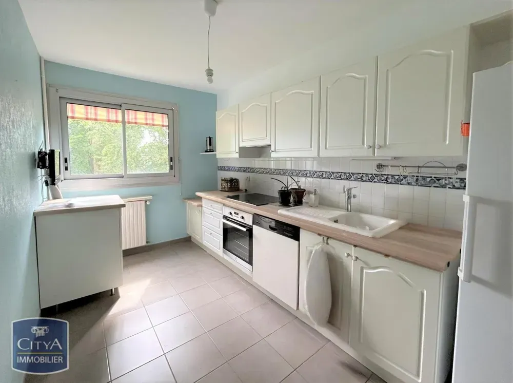 Cuisine - Appartement T5 avec Balcon à Charnay-lès-Mâcon