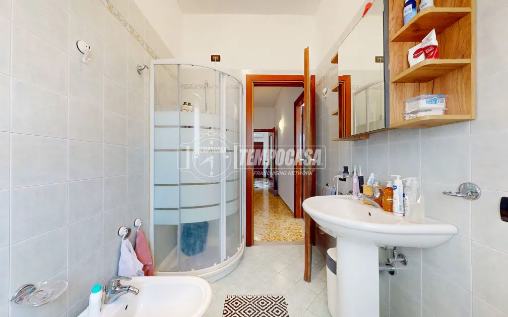 Salles de bain - Modern Bilocale with Balcony in Mantua