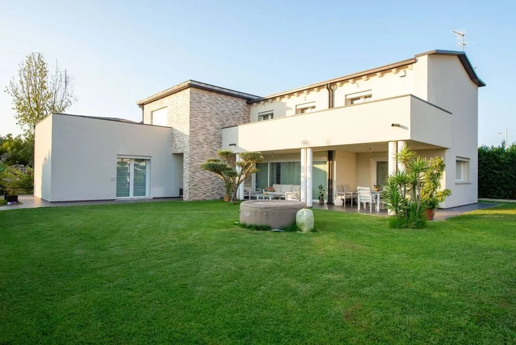 Välivaade - Luxury Villa with Private Garden in Jesolo
