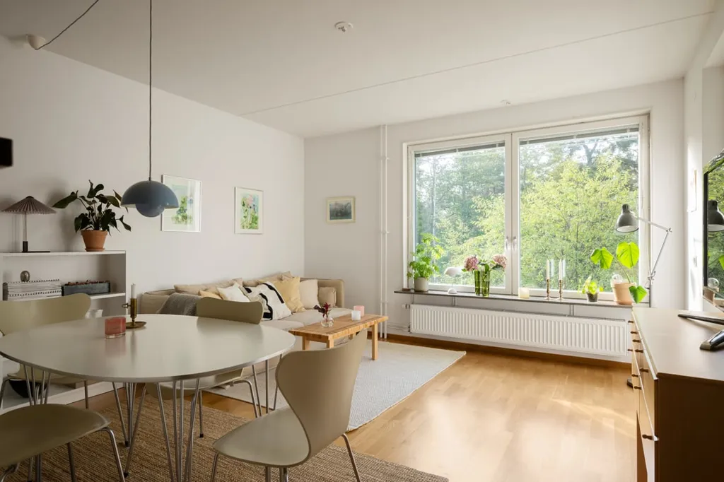 Elutuba - Two-Bedroom Flat with South Balcony in Långbro Park