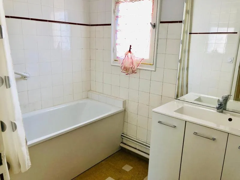 Vannitoad - 3-Bed Flat with Balcony in Saône-et-Loire