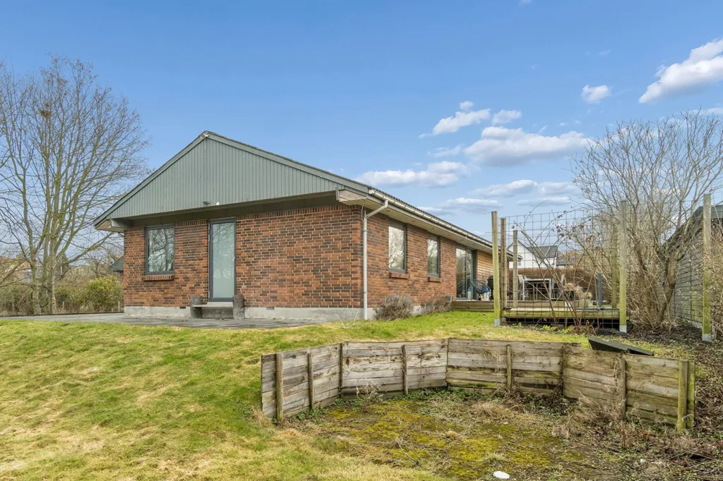 Aed - 1976 Villa with Garden in Grenaa