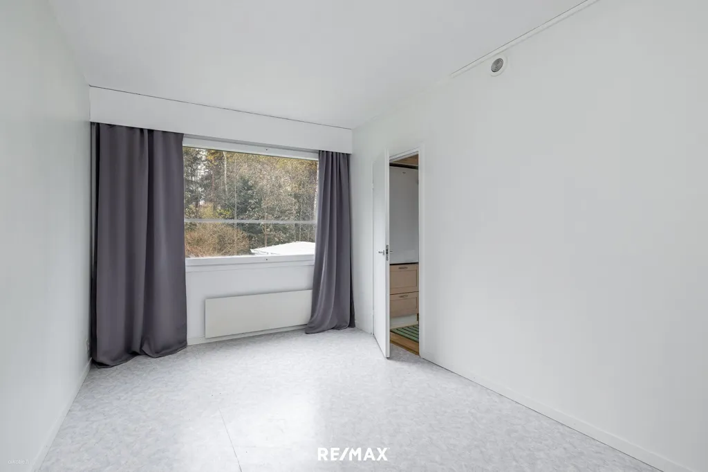 Pièces - Bright Two-Bedroom Flat with Garden View in Kirkkonummi