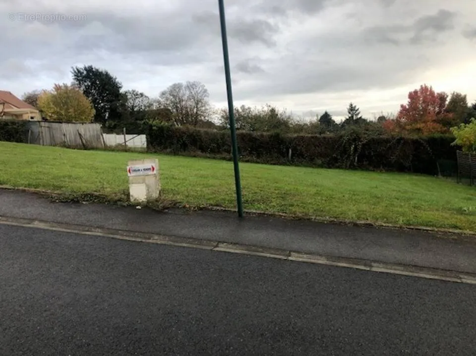 Aed - South-Facing Plot with Garden in Luceau