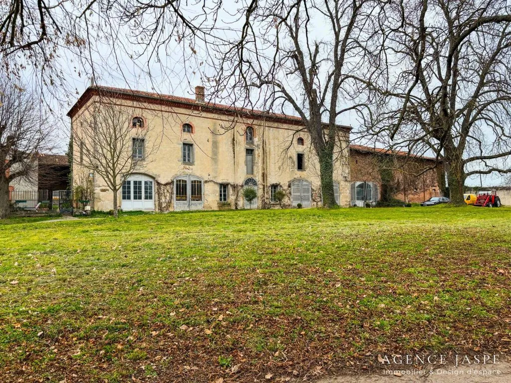 Extérieur - Château du XVIe Siècle avec Piscine à Sury-le-Comtal