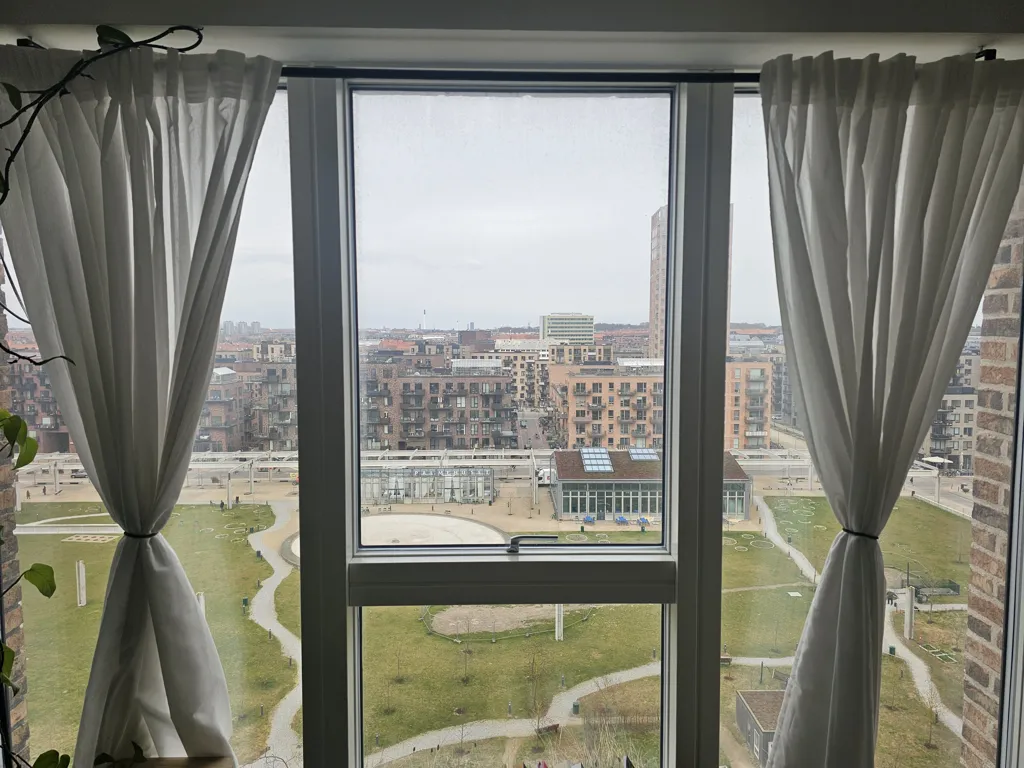 Pièces - Furnished Apartment with Park View in Valby