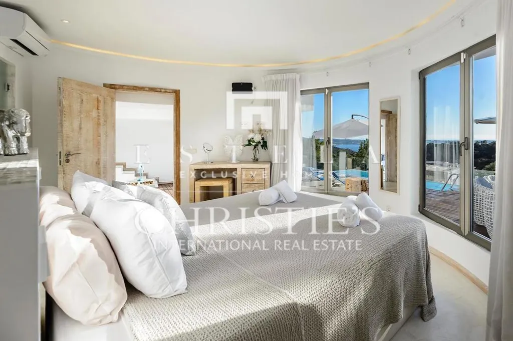 Magamistoad - Detached House with Infinity Pool in Cala Salada