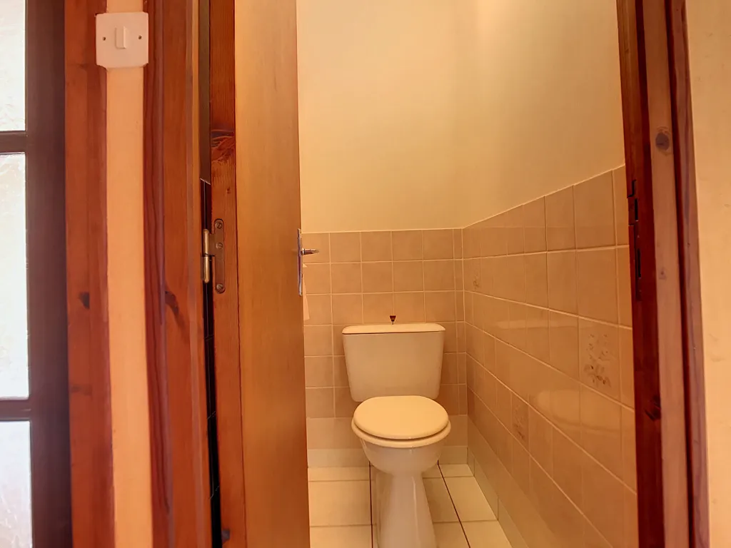 Vannitoad - 3-Bedroom House with Terraced Garden in Couffé