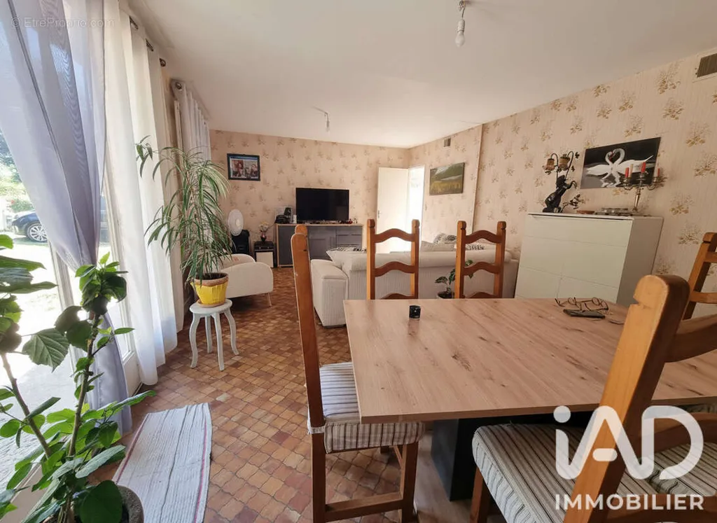 Salle à manger - Maison de Village avec Terrasse à Saint-Pierre-D'exideuil