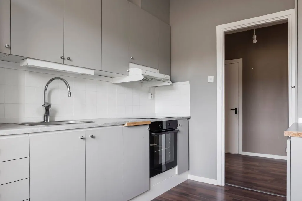 Cucina - Modern Two-Bedroom Flat with South-Facing Balcony