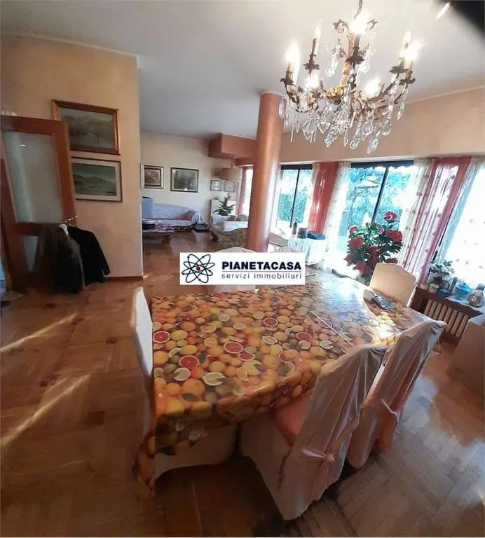Söögituba - Luxury Villa with Pool in Mozzo, Lombardy