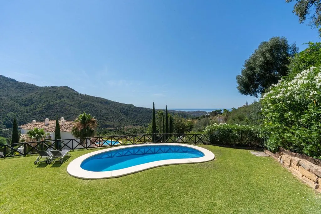 Piscine - Luxury Villa with Sea Views in Benahavis