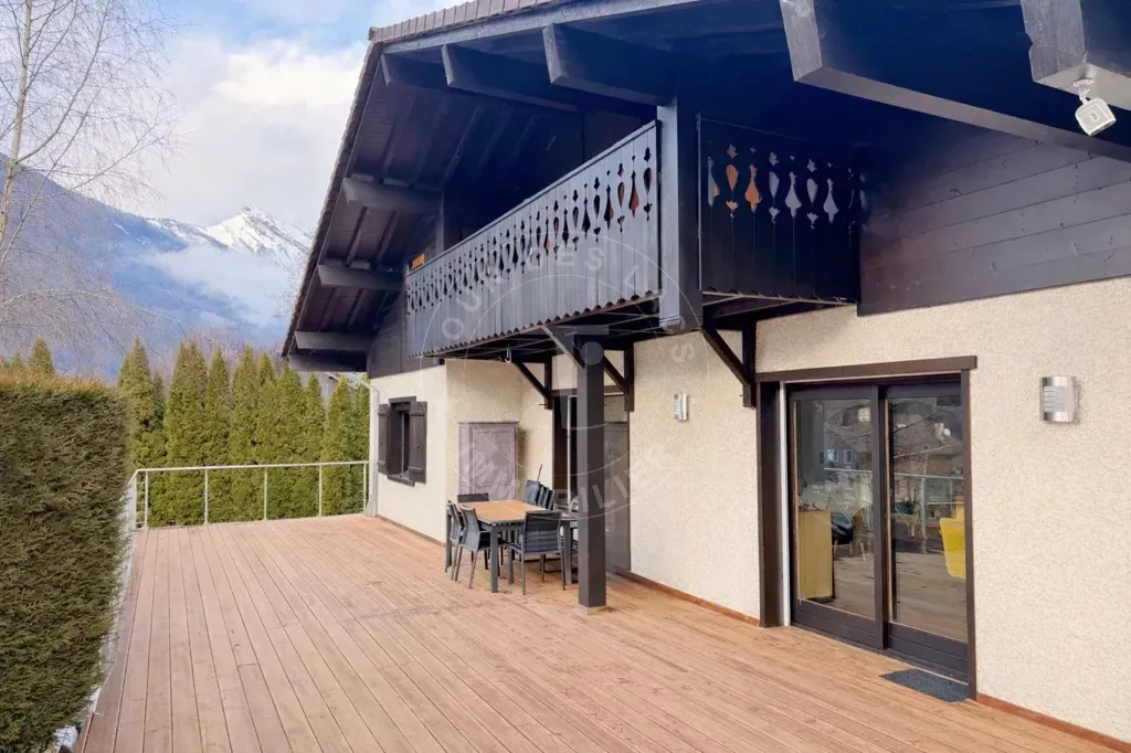 Terrasse - Chalet Luxueux avec Vue Montagne à Thônes