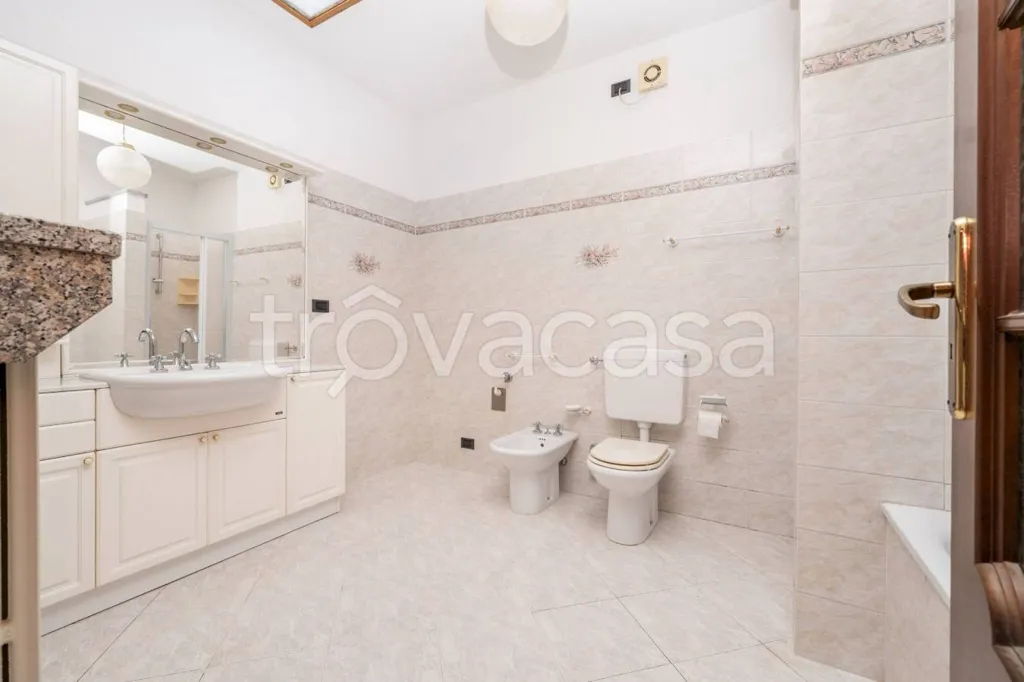 Salles de bain - Independent House with Balcony in Dronero