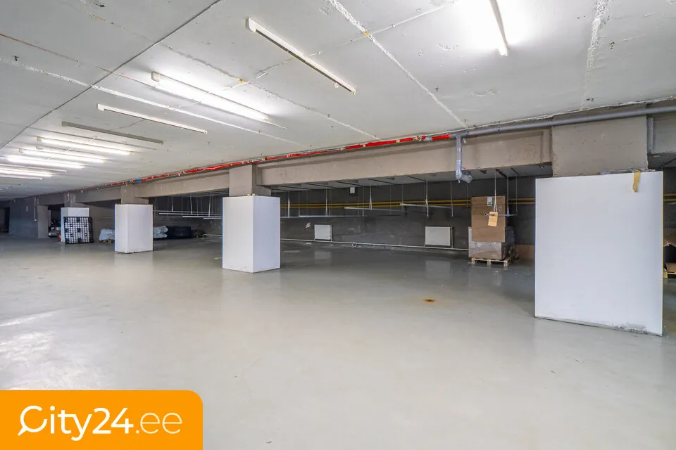 Garaaž - Three-Storey Industrial Building with Large Plot in Riga