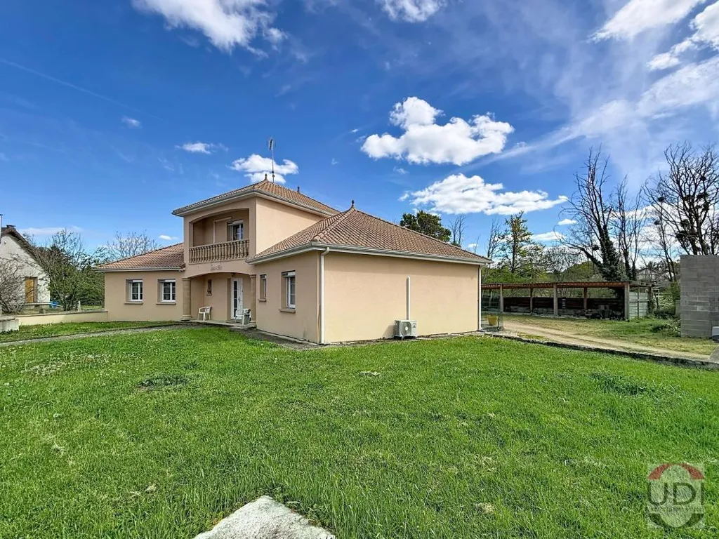 Välivaade - Recent House with Enclosed Garden in Domérat