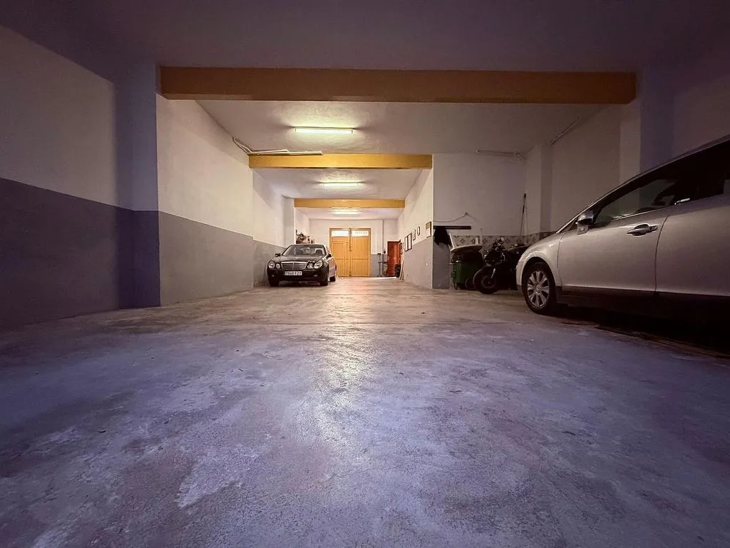 Garage - Chalet with Terraces in Meliana