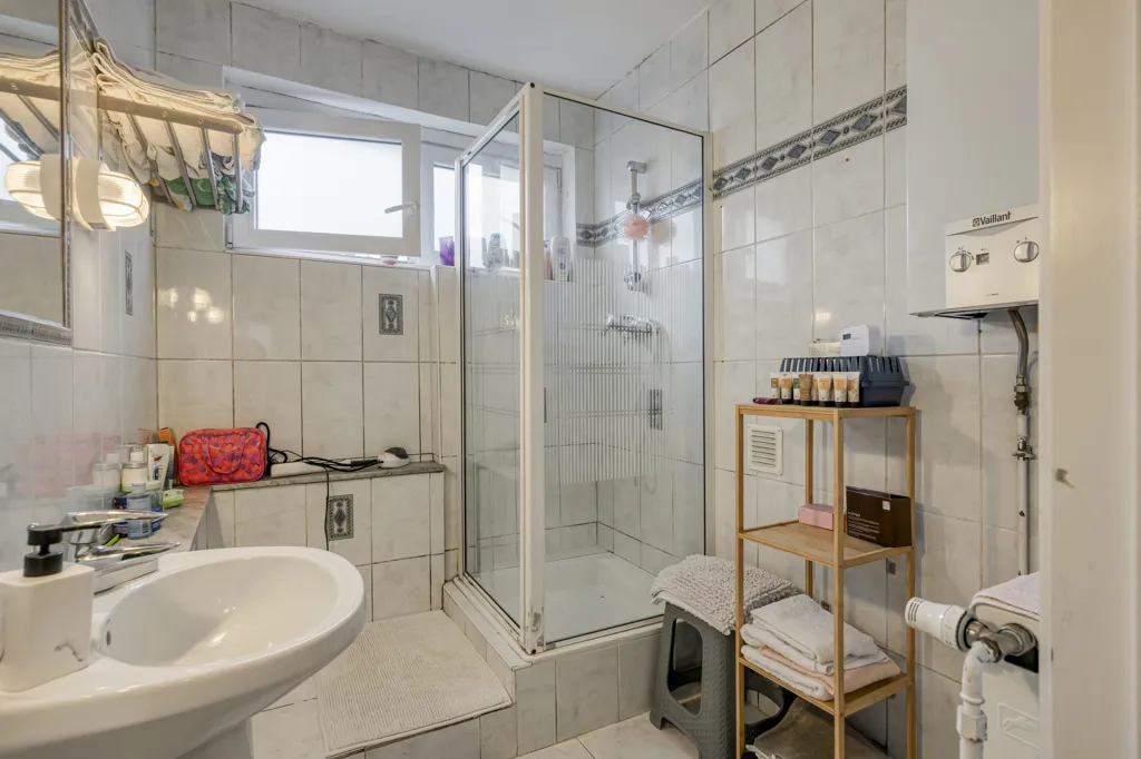 Salles de bain - Appartement Lumineux avec Terrasses à Strombeek