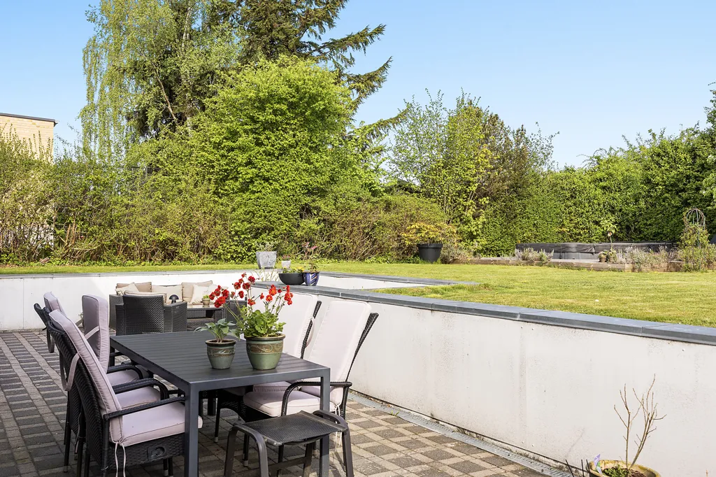 Terrace - 1952 Villa with Garden in Gentofte