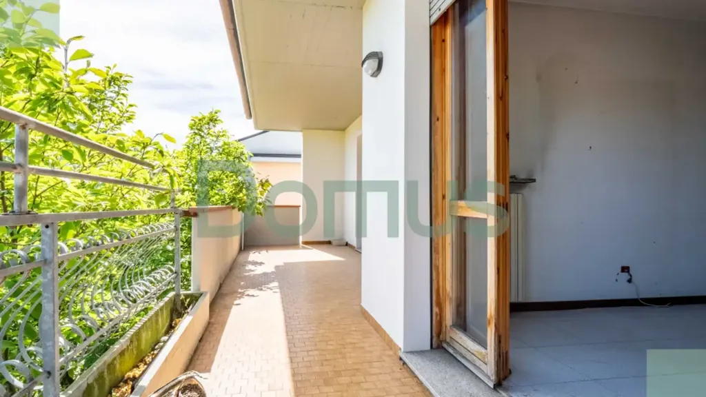 Balcony - Spacious Apartment with Balcony in Cesena