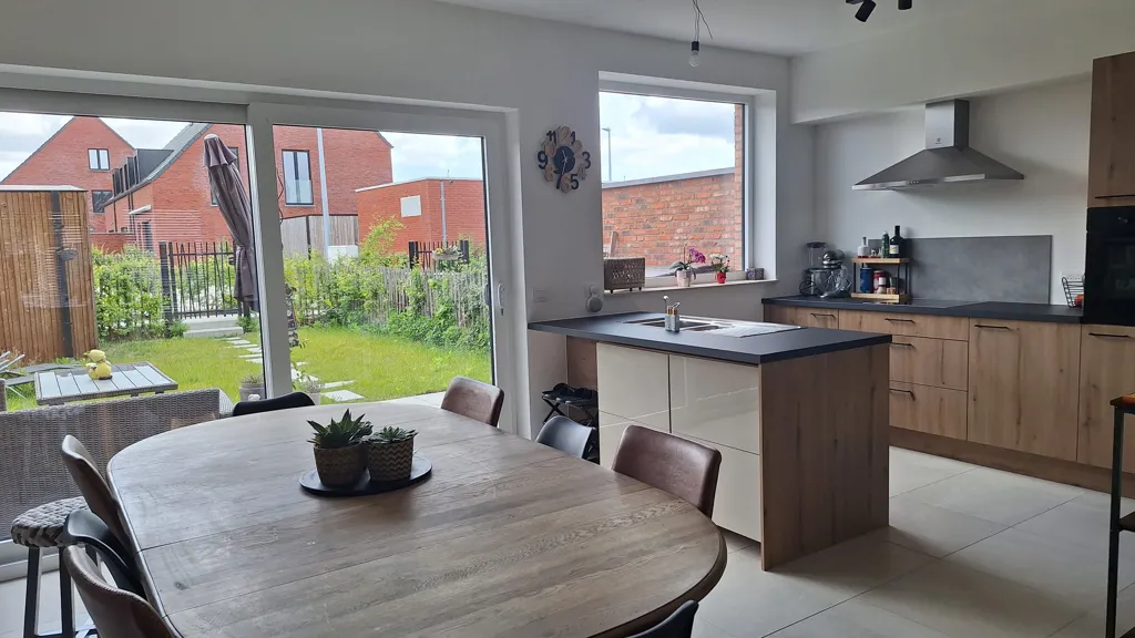 Cuisine - Maison Énergétique avec Terrasse à Roeselare