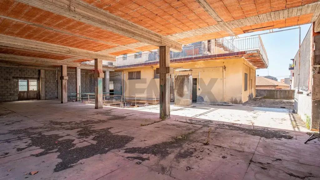 Jardin - Commercial Space with Apartments in Belpasso