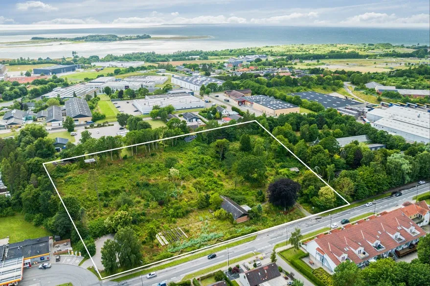 Vista aerea - Former Nursery on Large Plot for Business Use