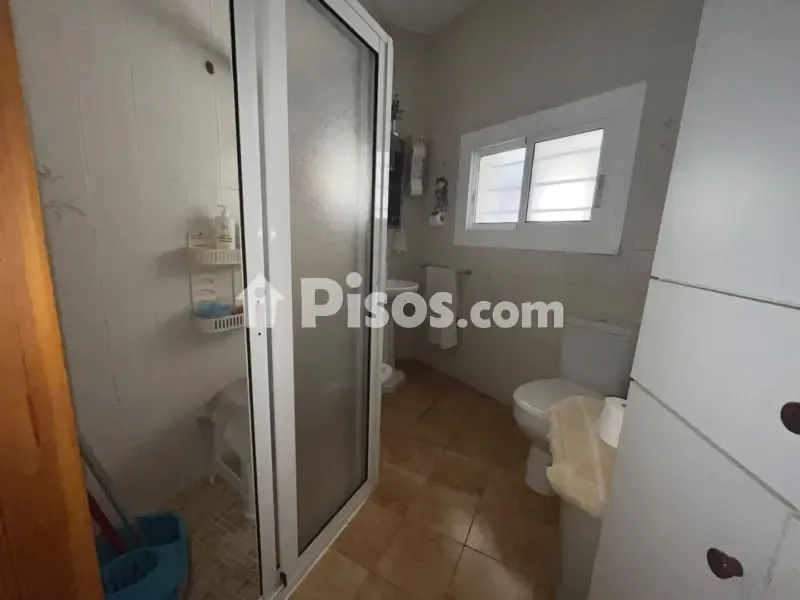 Salles de bain - Spacious 5-Bedroom House with Terrace in Jesús
