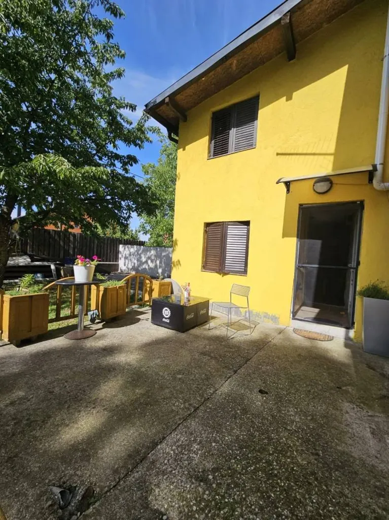 Terrace - Two-Bedroom Apartment with Terrace in Stupnik