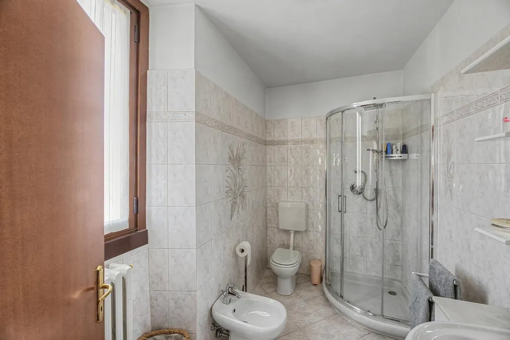 Vannitoad - Multi-Level Apartment with Mansard in Luino
