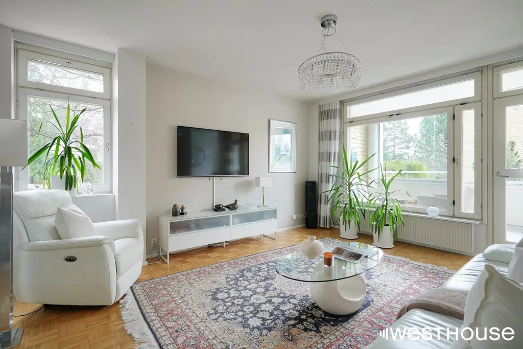 Living Room - Two-Storey Apartment with Balcony in Westend