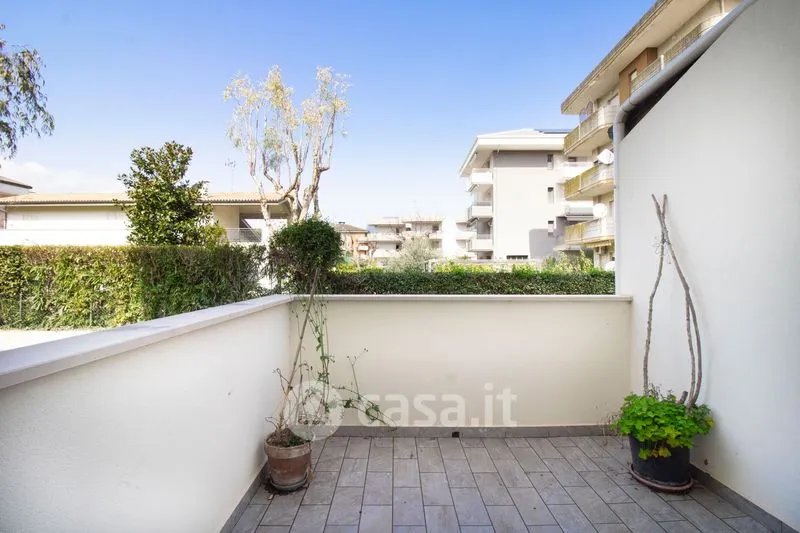 Terrasse - 5-Room Apartment with Solar Features in Alba Adriatica