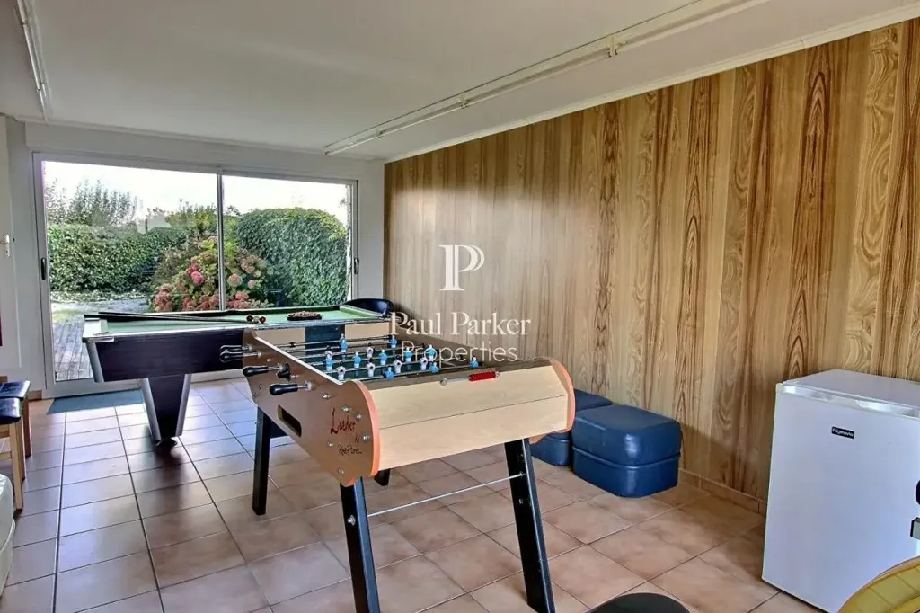 Pièces - Villa avec Piscine Intérieure à Moëlan-sur-Mer