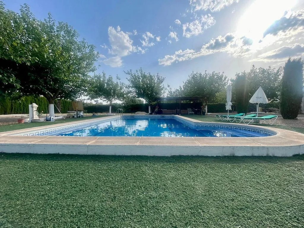 Bassein - Chalet with Pool in Villarrubia