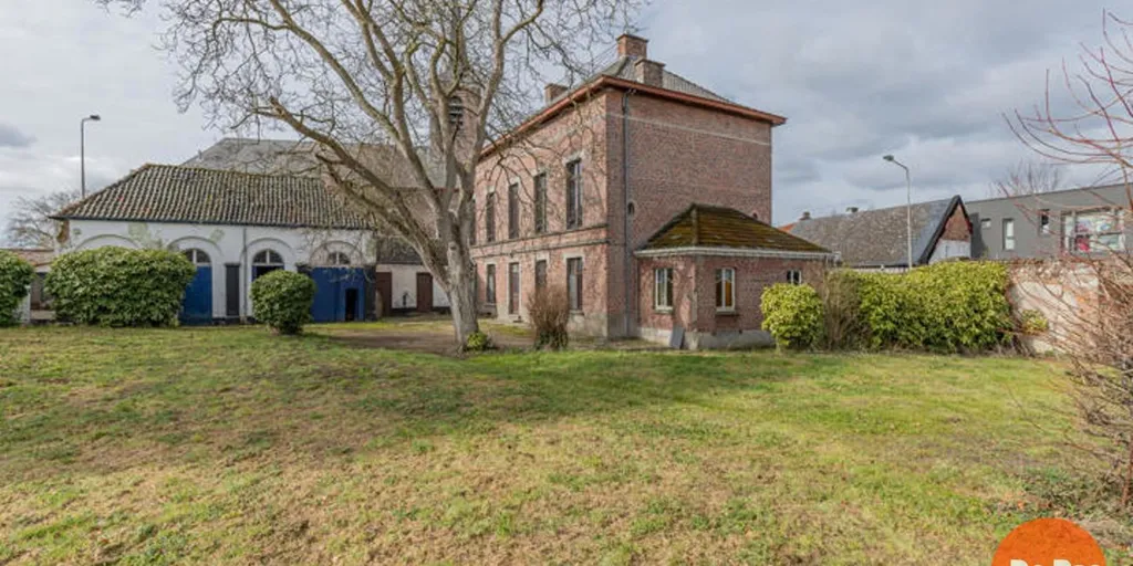 Extérieur - Herenhuis avec Possibilités Pratiques au Centre d'Erpe-Mere