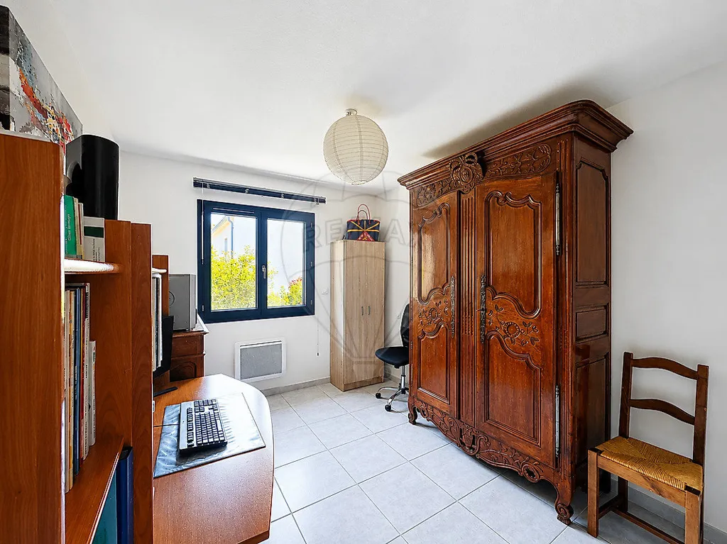 Bureau - Villa Contemporaine avec Piscine à Proximité des Commodités