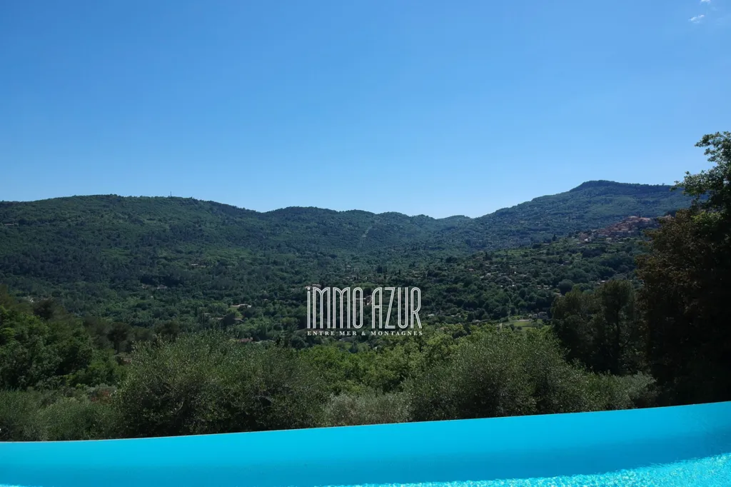 Piscine - Villa Récemment Construite avec Piscine à Proximité des Collines