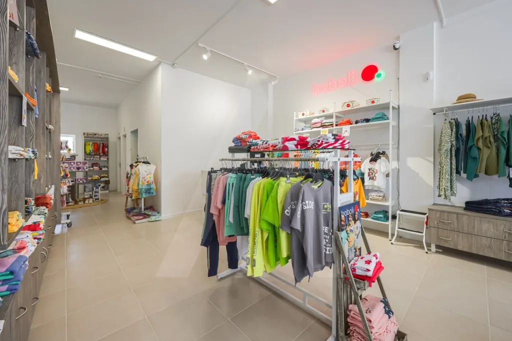 Pièces - Operational Clothing Store in Palhaça Centre