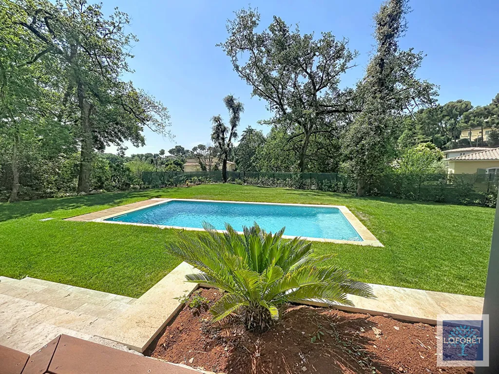 Piscine - Villa Neuve avec Piscine à Saint-Paul-de-Vence