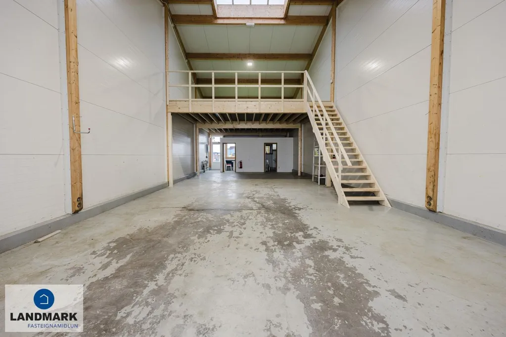 Toad - Modern Industrial Unit with Garden in Selfoss